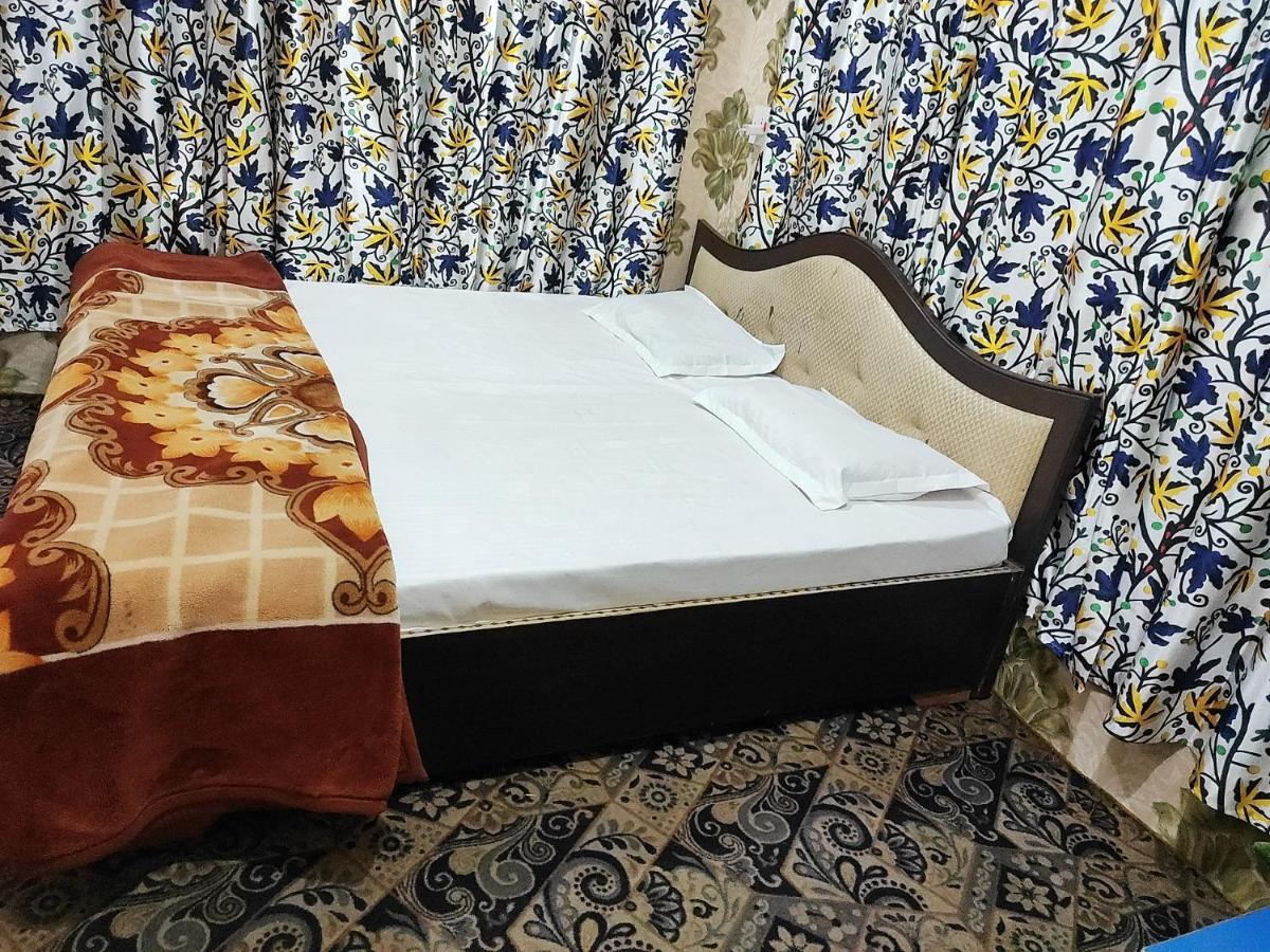 Hotel Fabulous Kashmir Srinagar Zewnętrze zdjęcie