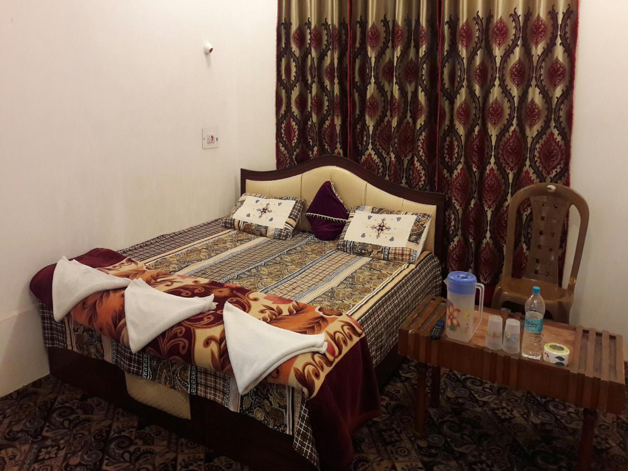 Hotel Fabulous Kashmir Srinagar Zewnętrze zdjęcie